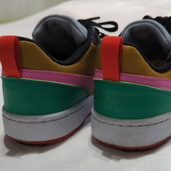 Amazing Nike Kids Black, Pink,Brown and Blue Sneakers, Beautiful !! 5.5 Y - Picture 6 of 13